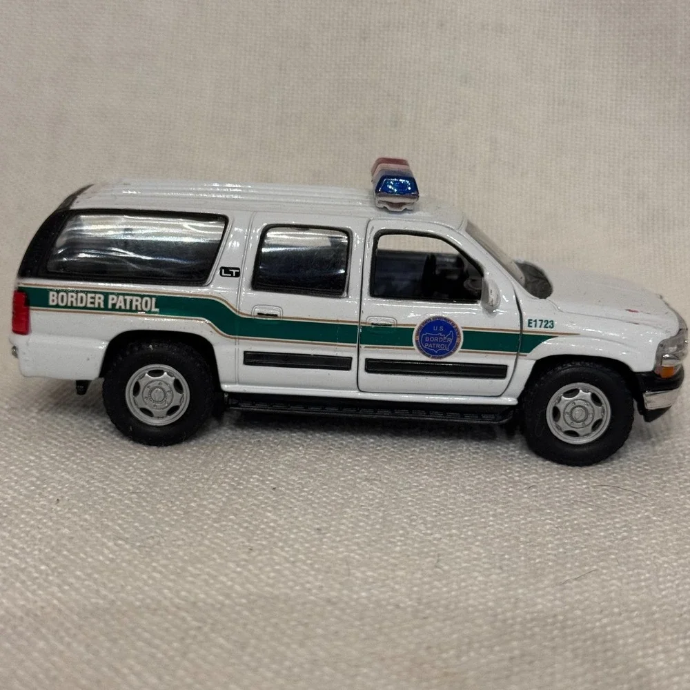 Welly US Customs Border Patrol Chevrolet Suburban 1/64 scale DOJ Vintage